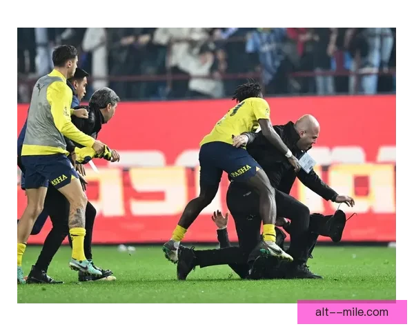 科斯蒂奇加盟费内巴切搅动土超争冠格局边路速度引爆期待球迷狂欢