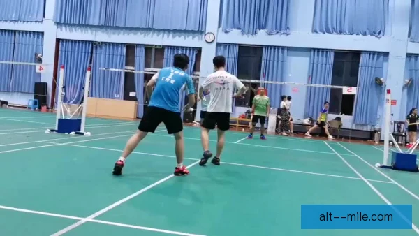 羽毛球男子团体反应速度训练，提升双打轮转效率